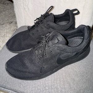 Nike Men's Black Athletic Shoes